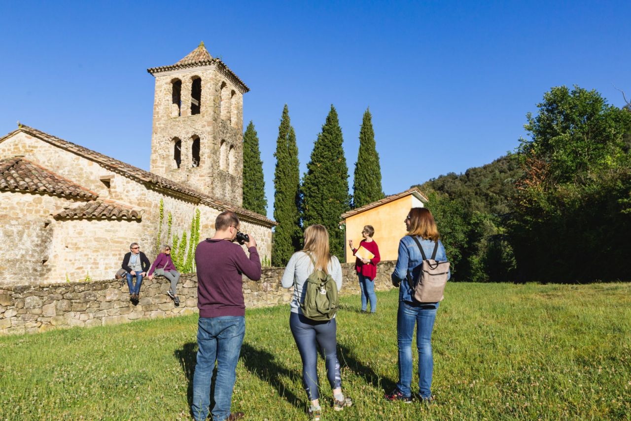 Caminant pel romànic de la Garrotxa