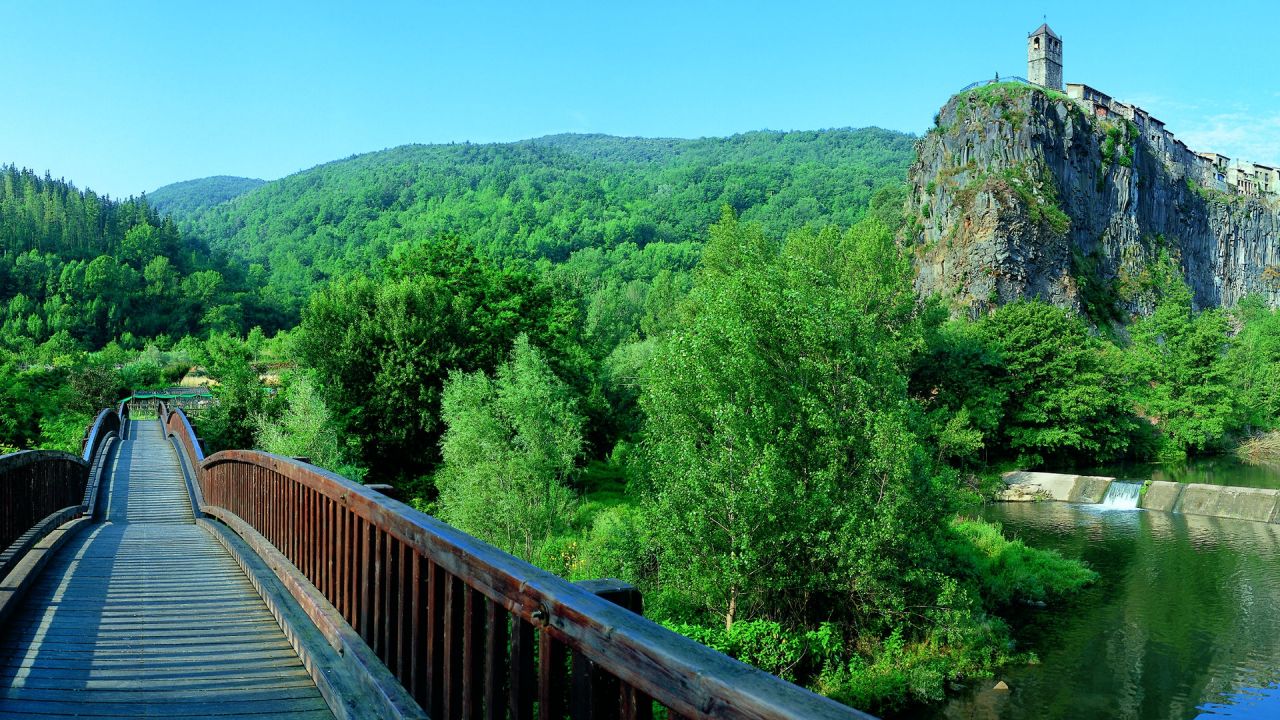 La cinglera basàltica de Castellfollit de la Roca